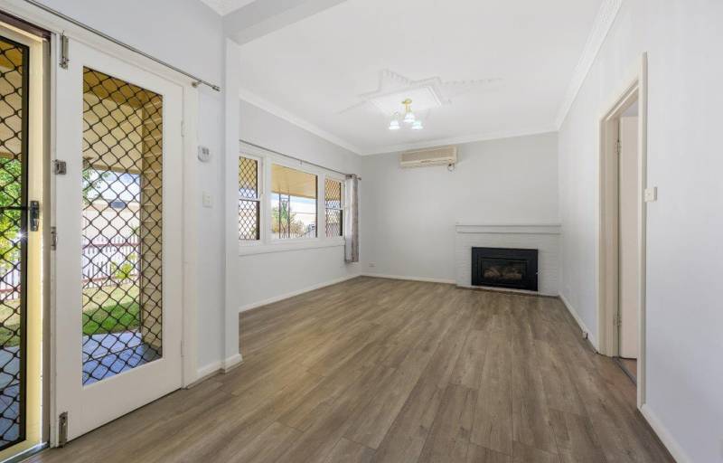 470 Breen St, Lavington, NSW 2641