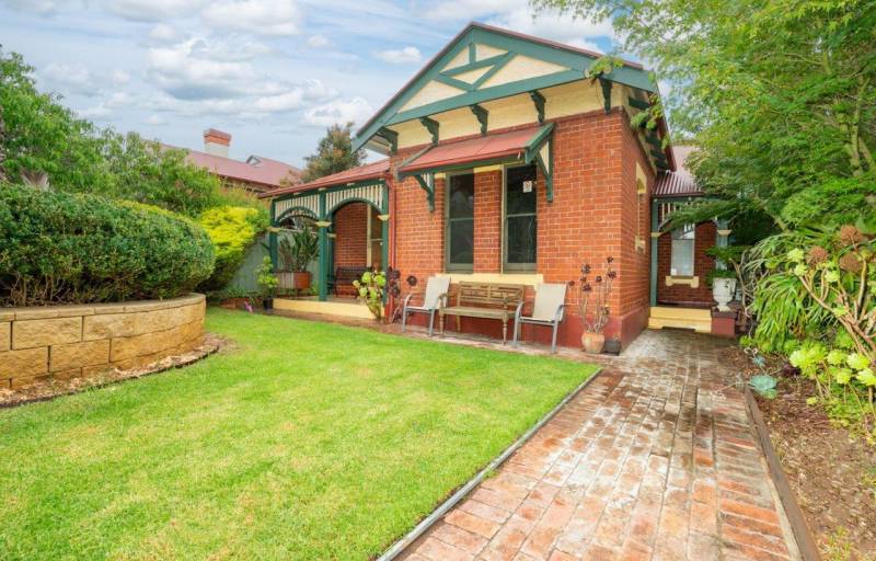 379 Rau St, East Albury, NSW 2640