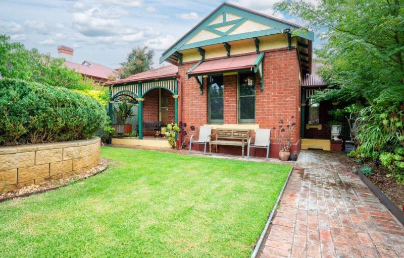 379 Rau St, East Albury, NSW 2640