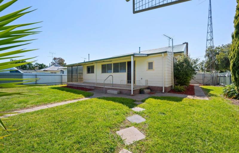 65 Balfour St, Culcairn, NSW 2660